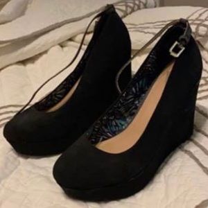 Black Wedges